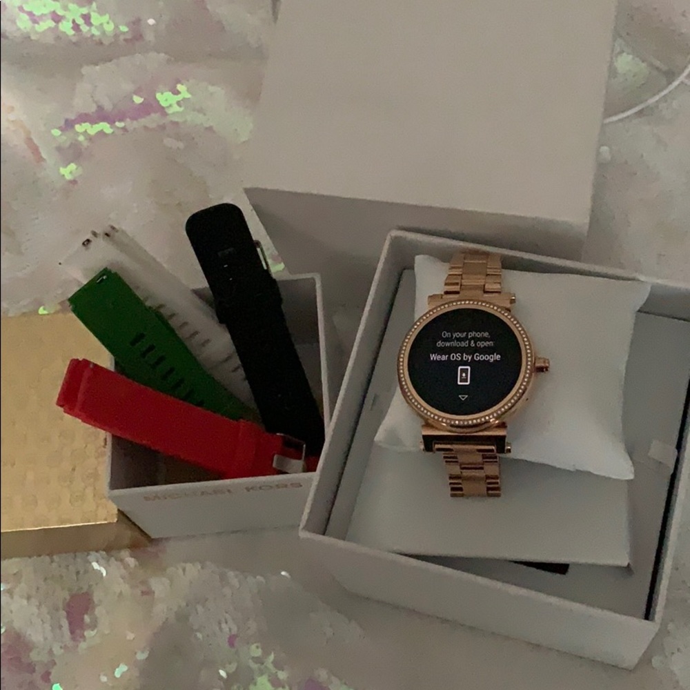 Michael Kors Sofie Pave Smart Watch🙂🙂